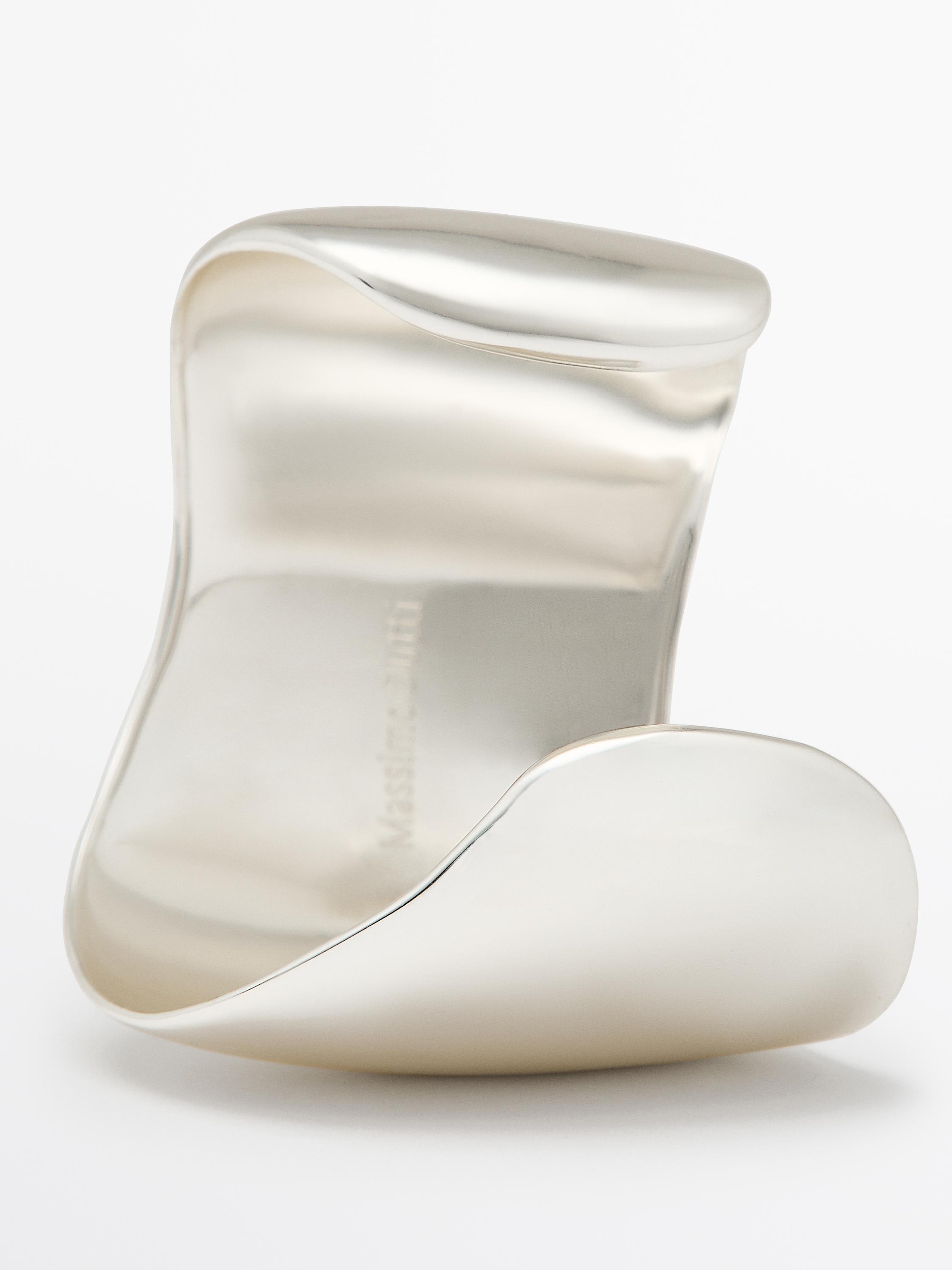 Wide rounded bracelet